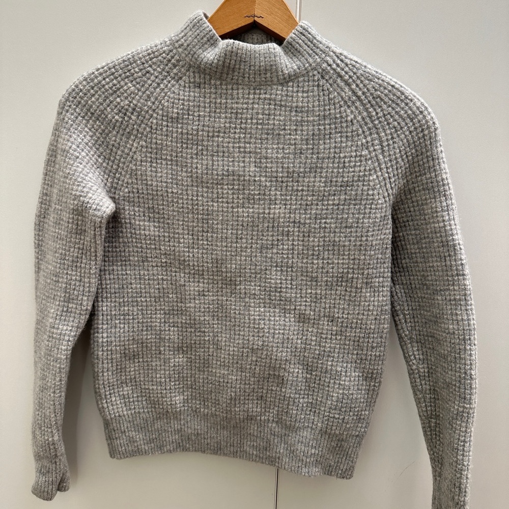 Women’s Banana Republic Gray Wool Blend Waffle Knit Sweater Size XS
